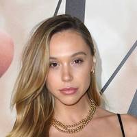 Alexis Ren Nackt