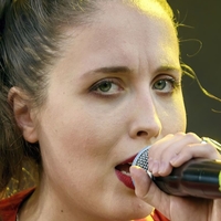 Alice Merton Nackt