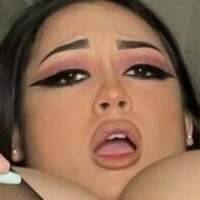 Anya Clouds Nackt