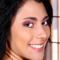 Ava Glam Model Nackt