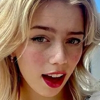 Average_clio Nackt