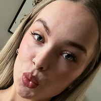 Blondebaddee Nackt