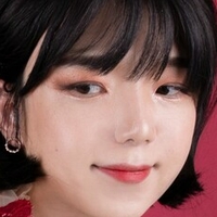 CD Jieun Nackt