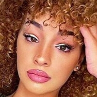 Dana Curly Nackt