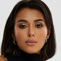 Diana Khamadeh Nackt