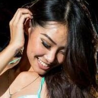Elizabeth Tran Nackt