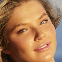 Ellie Thumann Nackt