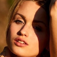 Emilia Jung Nackt