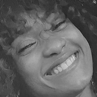 Erika Januza Nackt