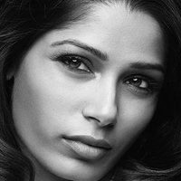 Freida Pinto Nackt