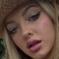 Hannah Hughes Nackt