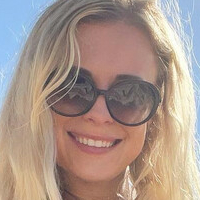 Jetting Julia Nackt