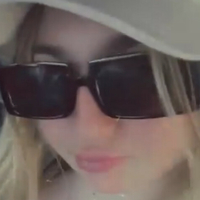 Jolie B Nackt