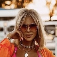 Karolina Nackt
