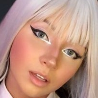 Laura Tsuki Nackt
