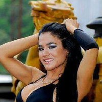 Lesly Tuchez Nackt