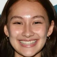 Lola Tung Nackt