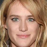 Mackenzie Davis Nackt