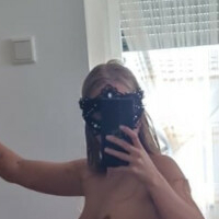 Maskgirl Nackt