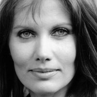 Maud Adams Nackt