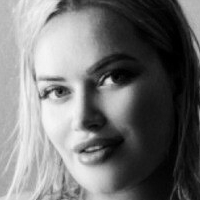 Olyria Roy Nackt