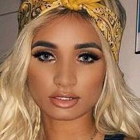 Pia Mia Nackt