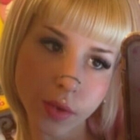 Piercing Poli’s Nackt