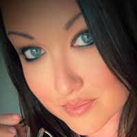 QOSarah Nackt