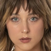 Quinn.__ Nackt