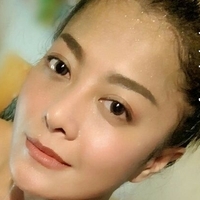 Thai Model Champagne Nackt