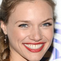 Tracy Spiridakos Nackt