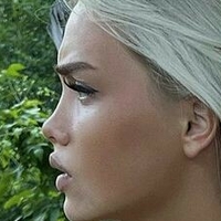 Uresa Zogu Nackt