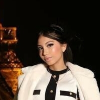 valeabck Nackt