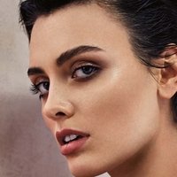 Wallis Day Nackt